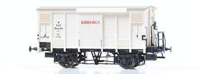 19-DK-872117 - H0 - Gedeckter Güterwagen IVK 20116 mit Bremsebühne, DSB, Ep. III